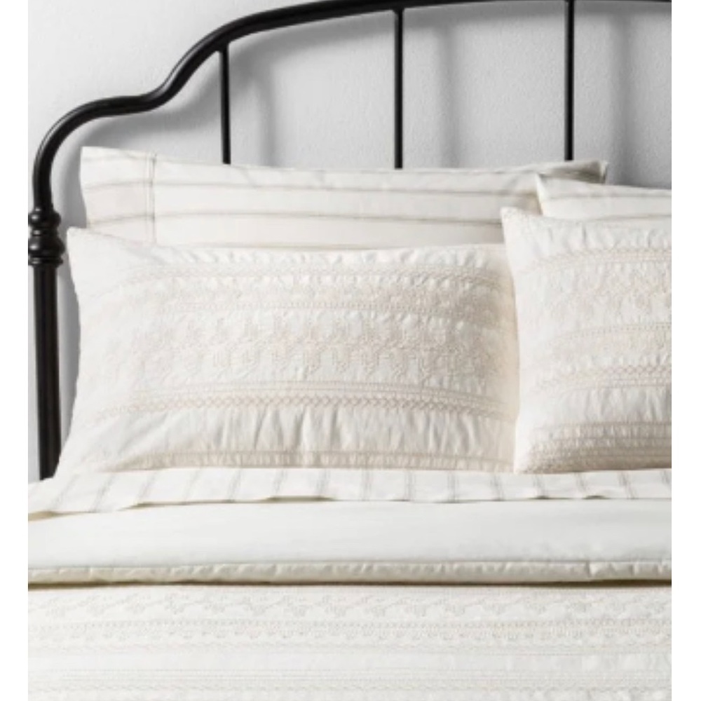 Hearth & Hand with Magnolia Twin Comforter Set